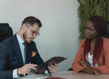 4 de cada 10 españoles se plantean hacer las maletas en busca de mejores oportunidades laborales