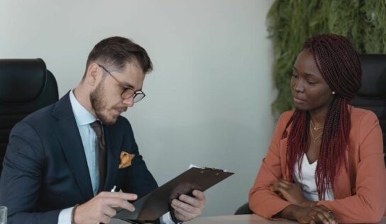 4 de cada 10 españoles se plantean hacer las maletas en busca de mejores oportunidades laborales