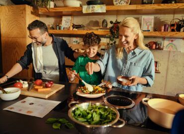 Cenas en peligro de extinción: HelloFresh anima a recuperar el hábito en 21 días