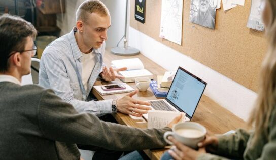 La UMAD impulsa el crecimiento profesional a través de su oferta 100% en línea