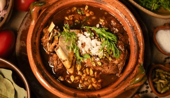 Mole de caderas: tradición viva que une a Oaxaca y Puebla