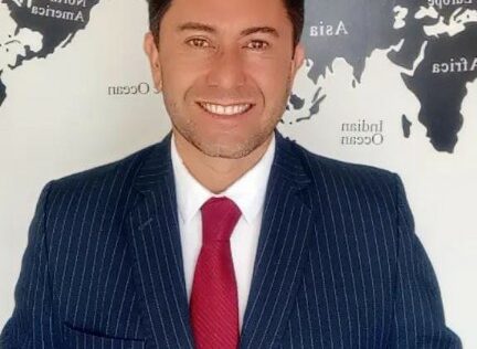 Estratega colombiano propone fortalecer el emprendimiento con menos impuestos, más eficiencia y cero corrupción