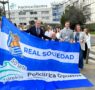 La Real Sociedad homenajea a Policlínica Gipuzkoa en su 50 aniversario con la izada de una bandera conmemorativa