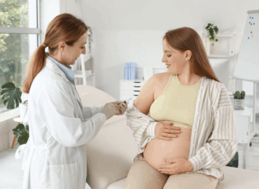 Paula Rodríguez, matrona de Policlínica Gipuzkoa: «Es importante que la mujer se sienta acompañada en el parto, porque no sólo es un proceso físico, sino también emocional»