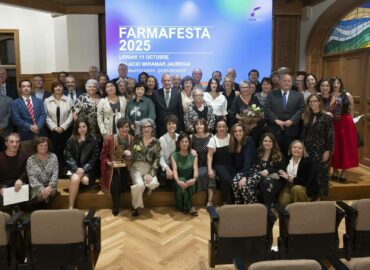 Homenaje a farmacéuticos y farmacéuticas guipuzcoanos: «La farmacia que hoy conocemos y defendemos es fruto de vuestro legado»
