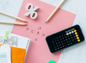 El glosario financiero para la Generación Z: 10 conceptos clave para proteger su economía, según Oney