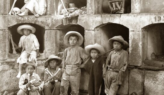 La exposición ‘México en blanco y negro’ reúne fotografía histórica y arte contemporáneo en Madrid