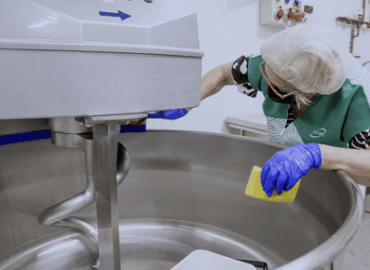 Tot-Net refuerza la seguridad alimentaria con servicios especializados de limpieza en el sector del cacao y la chocolatería