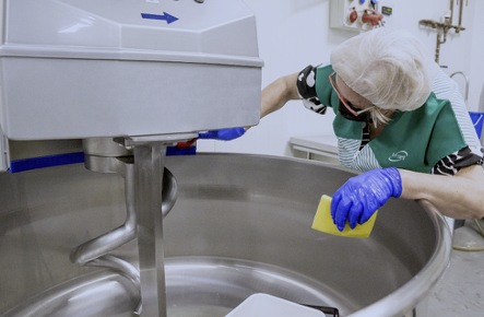 Tot-Net refuerza la seguridad alimentaria con servicios especializados de limpieza en el sector del cacao y la chocolatería