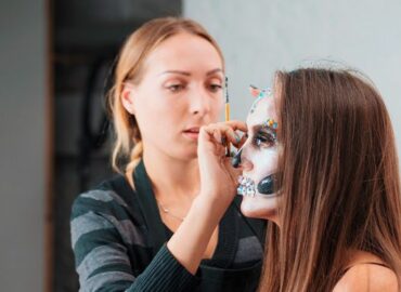 Formación Universitaria lanza su preparación online para el Título Oficial de Técnico Superior en Caracterización y Maquillaje Profesional