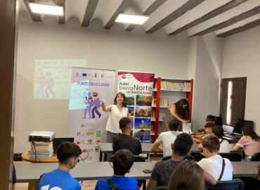 ADEL llevó la lucha contra la violencia de género digital a la Sierra Norte