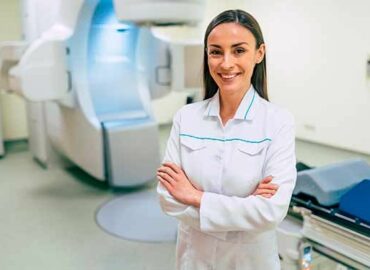 Formación Universitaria impulsa la preparación para obtener el Título Oficial de Técnico Superior en Radioterapia y Dosimetría