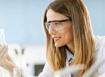 Formación Universitaria prepara para el Título Oficial de Técnico Superior en Laboratorio Clínico y Biomédico