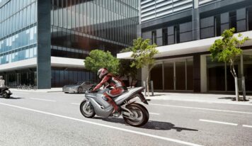 ABS y seguridad vial: tres décadas de innovación de Bosch que protegen a los motociclistas
