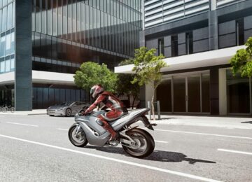ABS y seguridad vial: tres décadas de innovación de Bosch que protegen a los motociclistas