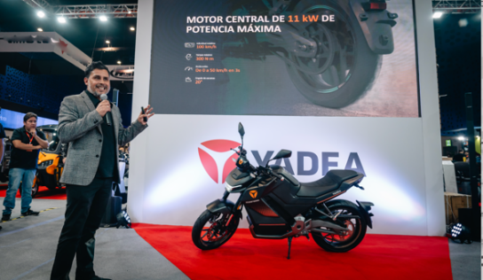 YADEA da a conocer su motocicleta eléctrica insignia Keeness en EXPO MOTO CDMX