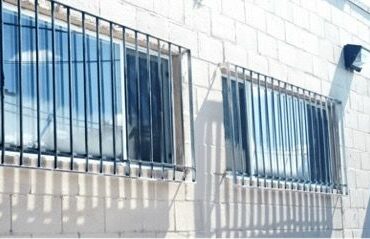 Aluvidal refuerza la seguridad con rejas de aluminio en Zaragoza a medida y con diseño personalizado