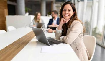 Formación Universitaria presenta su curso oficial de Asistencia a la Dirección