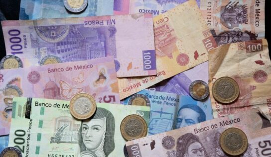 Capital.com: el peso mexicano cierra el año como una de las divisas más líquidas emergentes