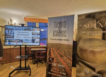 Tierra de Barros y La Serena presentan nuevas experiencias turísticas en el Hogar Extremeño de Madrid