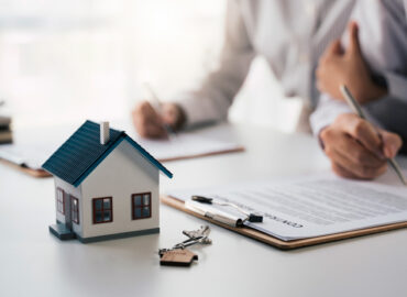 ¿Vender tu piso por tu cuenta o con inmobiliaria? Lo que nadie te cuenta sobre el ahorro real.