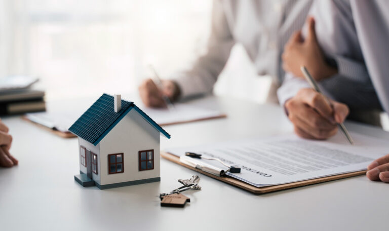 ¿Vender tu piso por tu cuenta o con inmobiliaria? Lo que nadie te cuenta sobre el ahorro real.