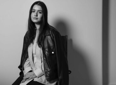 Paulina Ávila presenta «La hora azul», una exploración fotográfica sobre lo efímero, la memoria y la convivencia