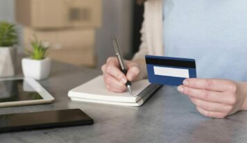 Arriaga Asociados alerta del riesgo de las tarjetas revolving en el cierre del primer trimestre de 2026