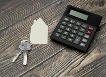 Los jóvenes destinan de media más del 40% de su salario neto al alquiler de una habitación