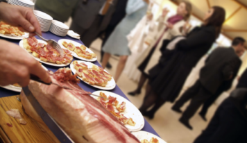 Teca Sàbat alerta de los típicos errores en la organización de comidas para muchos invitados