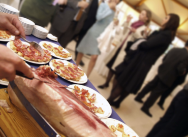 Teca Sàbat alerta de los típicos errores en la organización de comidas para muchos invitados