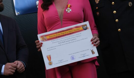 Ruth Amaya recibe la Medalla de Honor de la Asociación Santo Ángel de la Policía Nacional