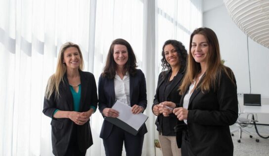 El Autotransporte en México mantiene rezago en liderazgo femenino, pese a su impacto en la competitividad del sector