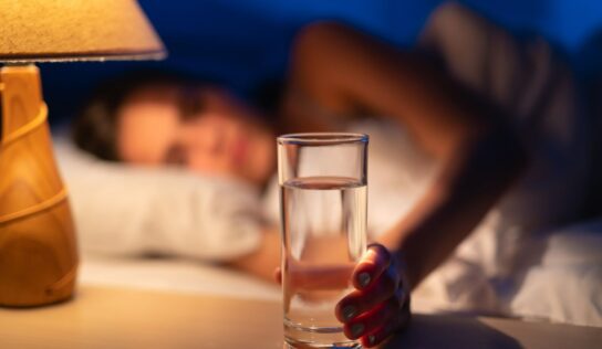 Más de 6 de cada 10 mujeres en menopausia duermen mal, y la llegada del calor agrava los sofocos que arruinan sus noches