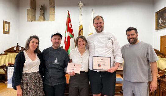 Adur Arrieta conquista Hondarribia con un pintxo nacido entre el atún del Cantábrico y el trigo medieval