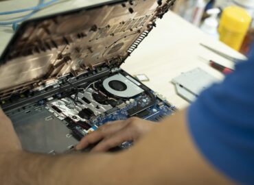 Informàtica i Més reabre su taller en Vilafranca del Penedès para reforzar su marca y ampliar servicios ante la demanda de la inteligencia artificial