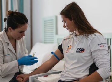 Quironprevención refuerza la medicina preventiva de alta precisión en el camino del equipo preolímpico español de vela hacia Los Ángeles 2028
