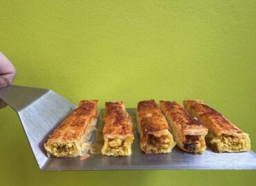 El Mundial impulsa el consumo de burek en Madrid entre aficionados balcánicos y turcos