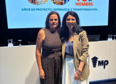 Formación Universitaria refuerza su compromiso con Proyecto Hombre Sevilla respaldando iniciativas clave como la presentación de la Memoria 2025