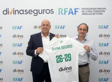 <div>La Real Federación Andaluza de Fútbol «se viste» de Divina Seguros</div>