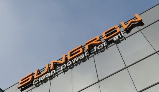 Sungrow ocupa el primer puesto en la clasificación mundial de Wood Mackenzie de integradores de sistemas de almacenamiento de energía en baterías (BESS) y fabricantes de inversores fotovoltaicos