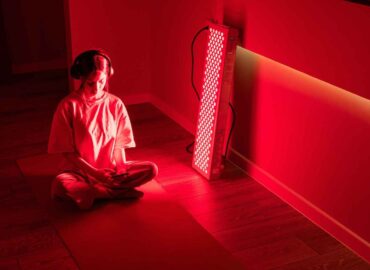 8 razones por las que la luz roja en casa es la ultima obsesión de salud, longevidad, y belleza