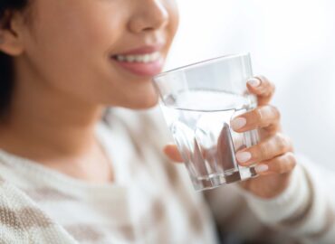Cuando el aire se llena de humo, el agua también importa: por qué hay que hidratarse