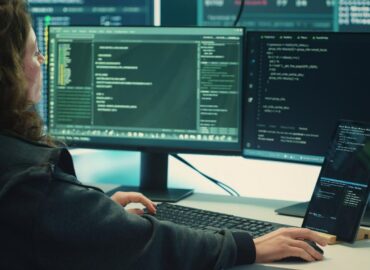 Las consultas al 017 de INCIBE casi se duplican en 2026 y los despachos profesionales se sitúan entre los objetivos del fraude digital