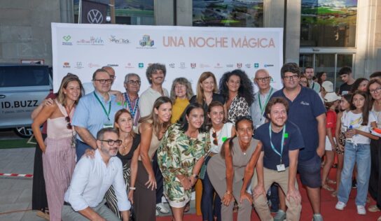 Más de un centenar de pacientes y familiares del Hospital Universitario Virgen de las Nieves disfrutan de una proyección especial de ‘Tres de más’