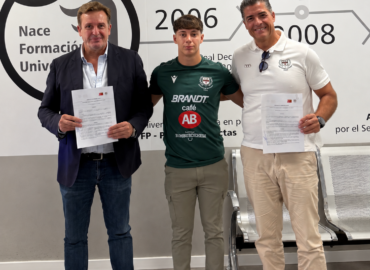 Formación Universitaria se convierte en nuevo patrocinador del Club Amigos del Rugby de Sevilla y une deporte, formación e inclusión social