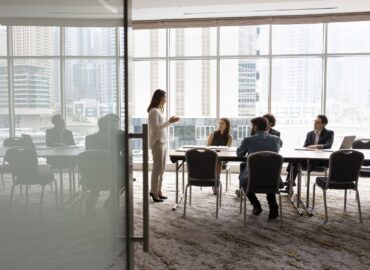 Las empresas españolas en EEUU pueden recurrir a visados E-1 y E-2 ante el encarecimiento propuesto del OPT
